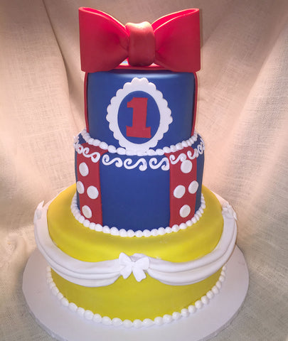 Snow White Bow Cake